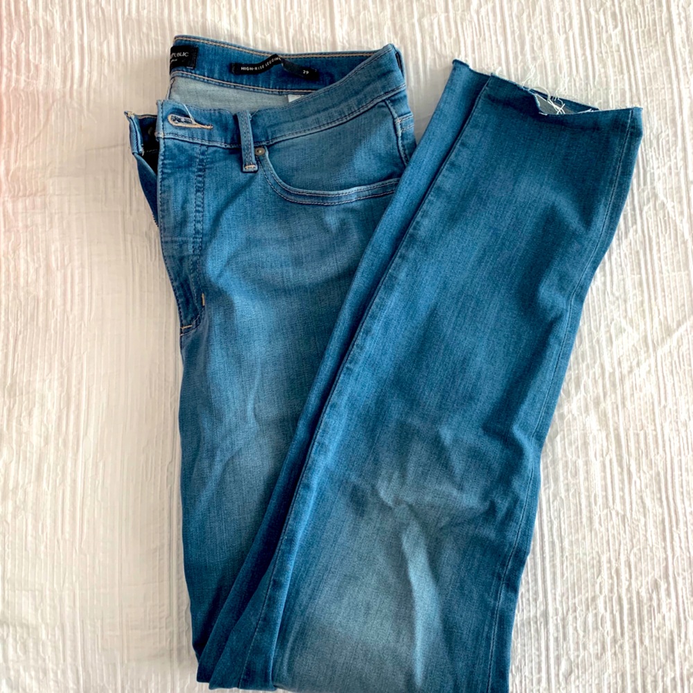 BANANA REPUBLIC HIGH RISE LEGGING JEAN - size 29